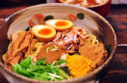 美食诱惑我怎么回复（有人发美食引诱我,我该怎么回）